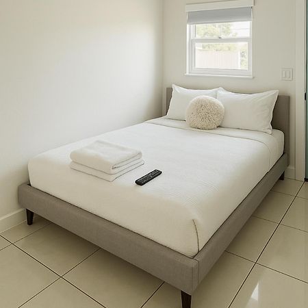 Modern Home - Termpurpedic Queen Bed, Laundry, Free Parkging, Ev Tesla Hollywood Extérieur photo
